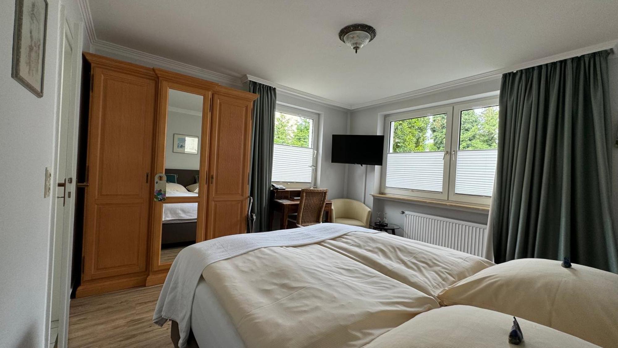 Goethe Hotel Bad Pyrmont Ruang foto